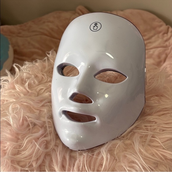 White LED Light Therapy Skincare Mask - Picture 2 of 6